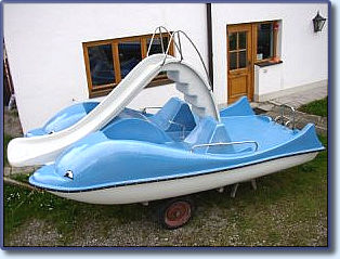 Tretboot Delphin mit vier Sitzen